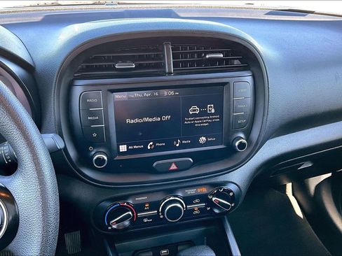 Used 2023 Kia Soul LX w/ LX Technology Package FWD image 6