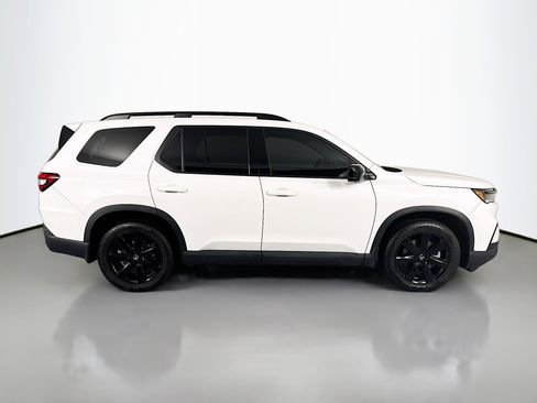 Certified 2025 Honda Pilot Black Edition image 4