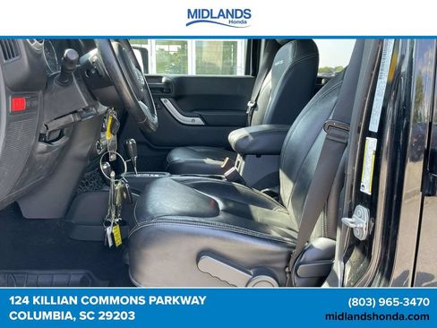 Used 2016 Jeep Wrangler Unlimited Rubicon AWD/4WD image 12