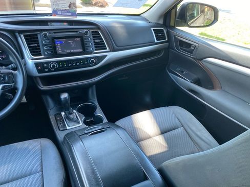 Used 2016 Toyota Highlander LE image 14