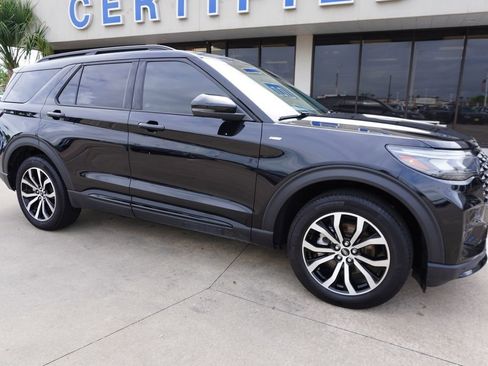 Certified 2025 Ford Explorer ST-Line AWD/4WD image 1