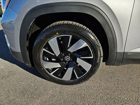 Used 2024 Volkswagen Atlas Cross Sport SE AWD/4WD image 9