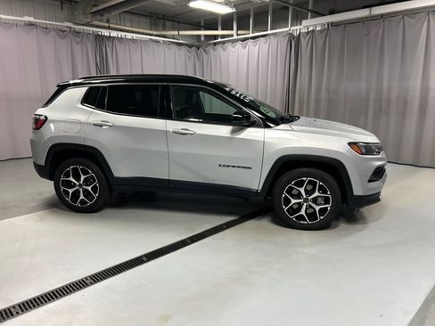 Used 2025 Jeep Compass Limited AWD/4WD image 8