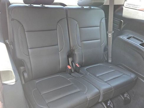 Used 2023 GMC Acadia SLT w/ Elevation Edition image 18