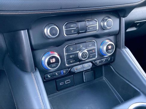 Used 2024 GMC Yukon XL AT4 w/ AT4 Premium Plus Package AWD/4WD image 67