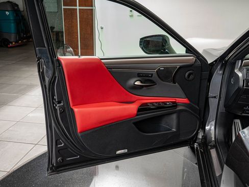 Certified 2024 Lexus ES 350 F Sport w/ Accessory Package (Z2) image 19