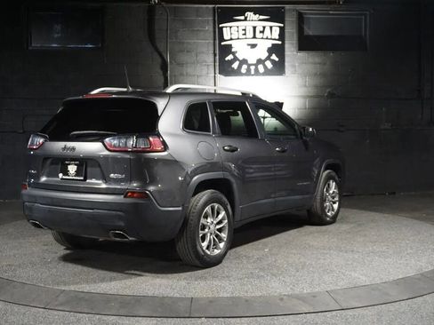 Used 2019 Jeep Cherokee Latitude Plus w/ Cold Weather Group AWD/4WD image 6