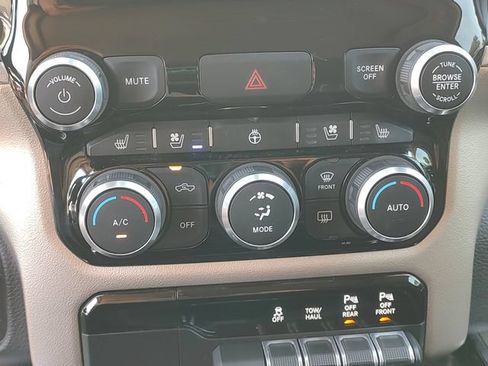 Used 2019 RAM 1500 Laramie AWD/4WD image 17