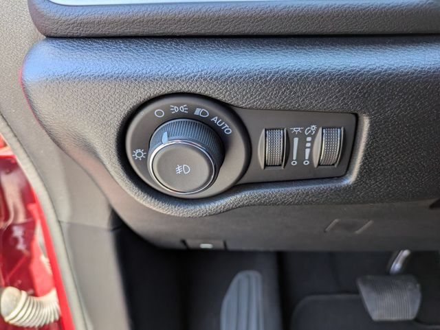 Used 2025 Chrysler Pacifica Select FWD image 15