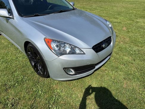 Used 2010 Hyundai Genesis 3.8 RWD image 11