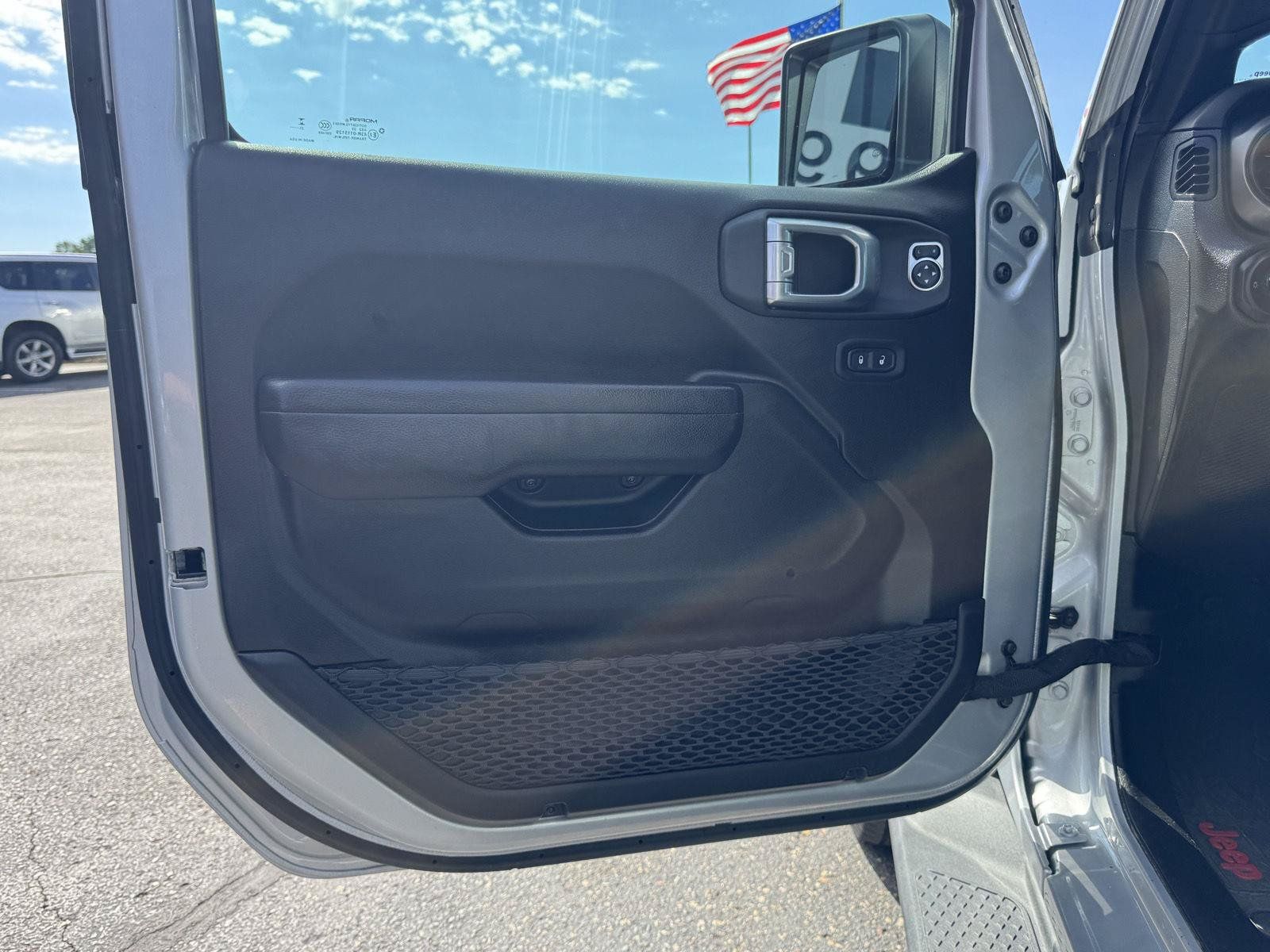 Used 2023 Jeep Gladiator Sport AWD/4WD image 12