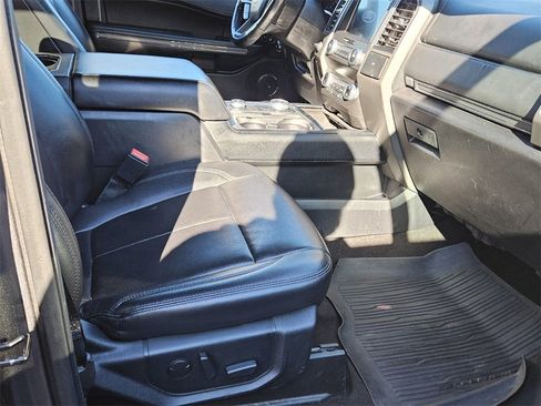 Used 2021 Ford Expedition XLT image 18