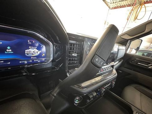 Used 2024 Chevrolet Silverado 2500 ZR2 w/ Technology Package AWD/4WD image 12