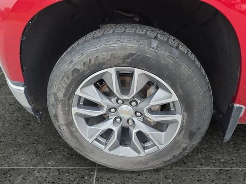 Used 2022 Chevrolet Silverado 1500 LT w/ Z71 Off-Road Package AWD/4WD image 16