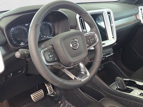 Used 2022 Volvo XC40 T5 R-Design w/ Advanced Package image 16