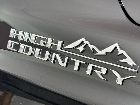 Used 2023 Chevrolet Suburban High Country w/ Premium Package 2 AWD/4WD image 15