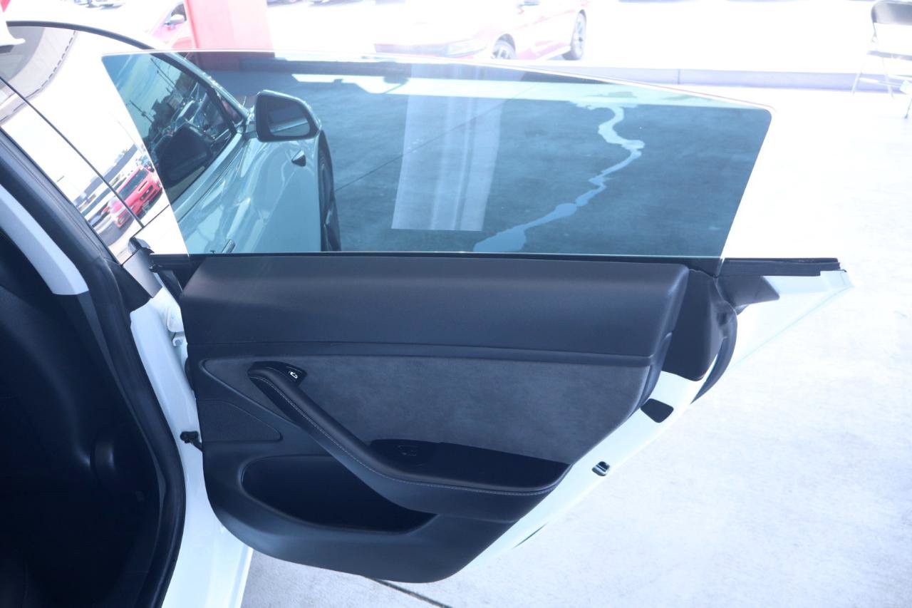 Used 2018 Tesla Model 3 Long Range AWD/4WD image 29