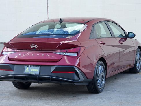 Used 2024 Hyundai Elantra SEL FWD image 49