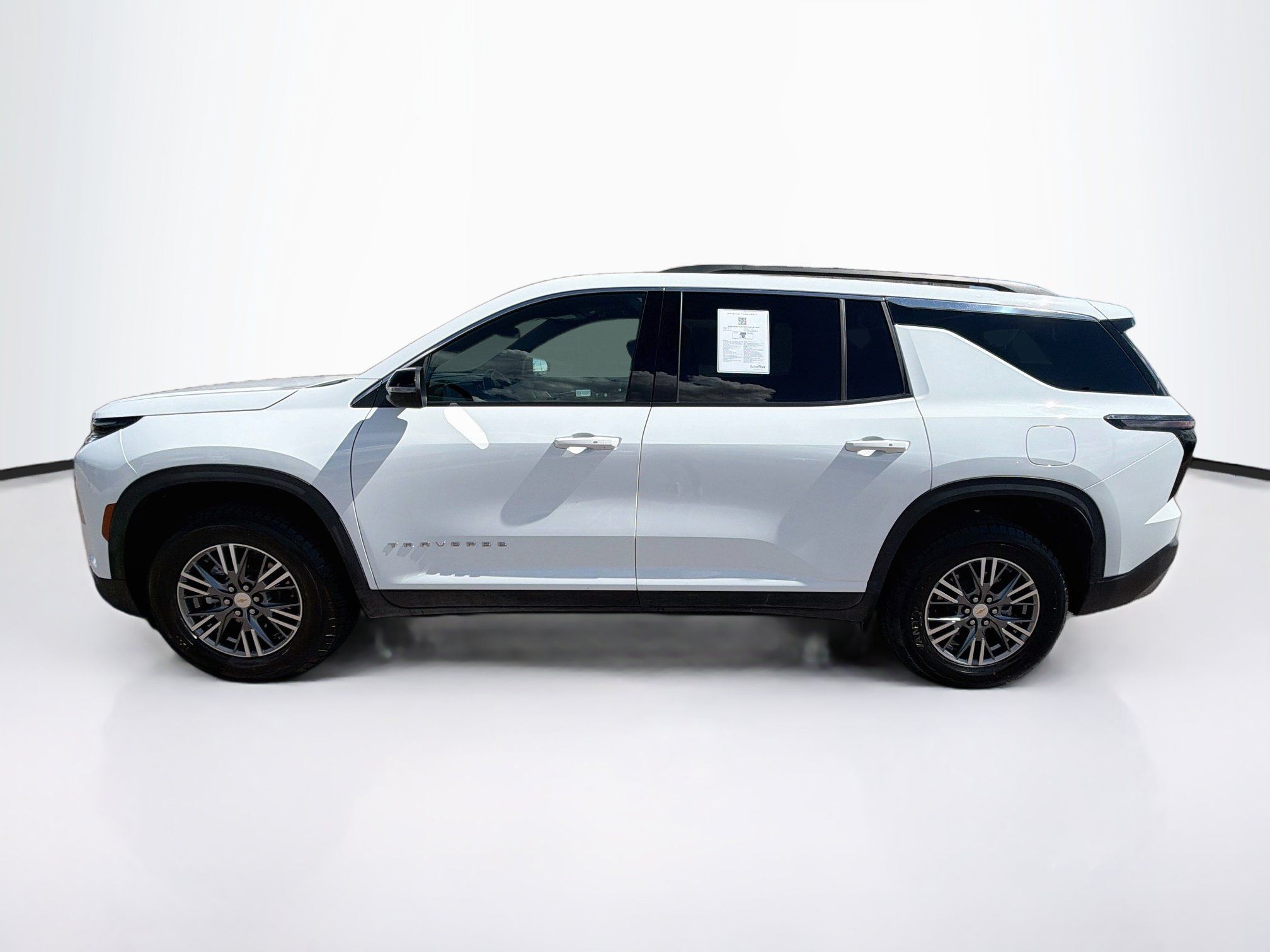 Used 2025 Chevrolet Traverse LT AWD/4WD image 4