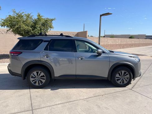 Used 2024 Nissan Pathfinder SV w/ Black Appearance Package AWD/4WD image 9