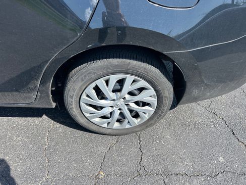 Used 2018 Toyota Corolla LE image 9