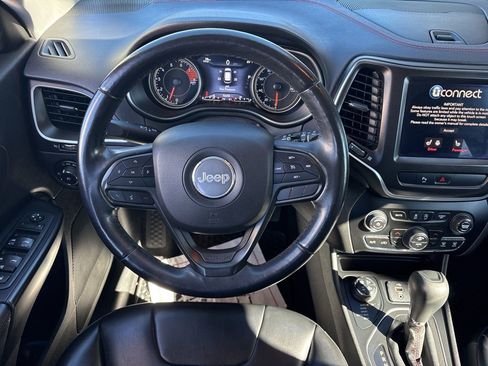 Used 2019 Jeep Cherokee Trailhawk w/ Cold Weather Group image 15