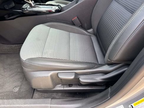 Used 2025 Chevrolet Trax LT w/ LT Convenience Package FWD image 23