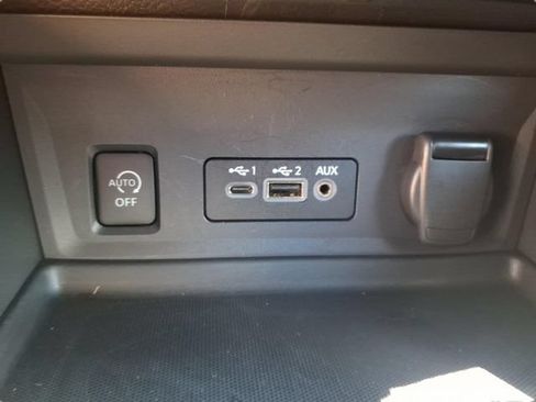 Certified 2025 Nissan Sentra SR w/ Midnight Edition FWD image 23
