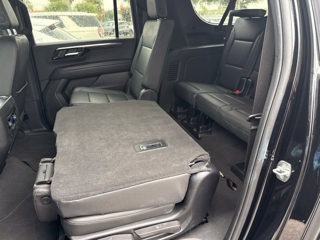 Used 2025 Chevrolet Suburban LT RWD image 19