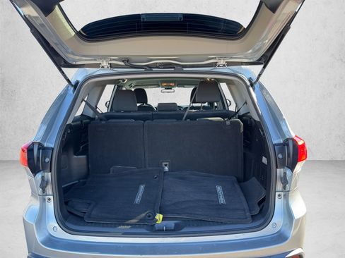 Used 2019 Toyota Highlander LE FWD image 23