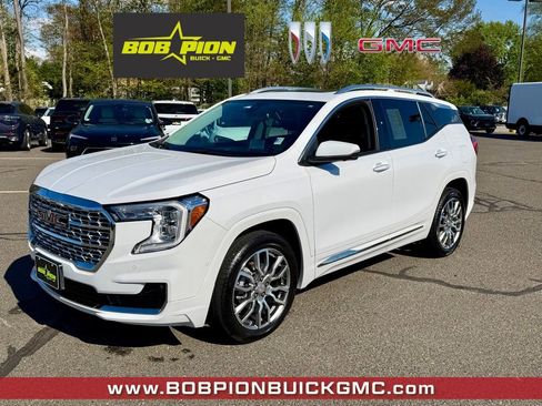 Used 2024 GMC Terrain Denali w/ Denali Premium Package AWD/4WD image 2