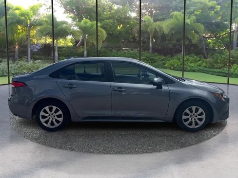 Used 2022 Toyota Corolla LE FWD image 4