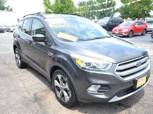 Used 2017 Ford Escape SE w/ SE Leather Comfort Package FWD image 4