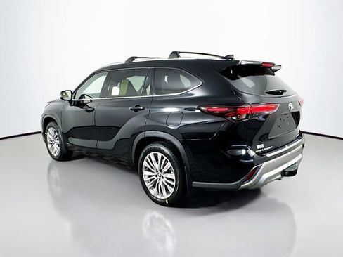 New 2026 Toyota Highlander Platinum image 6