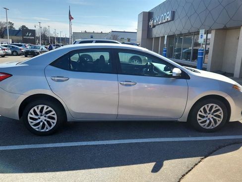 Used 2017 Toyota Corolla LE w/ Carpet Mat Package (TMS) image 2