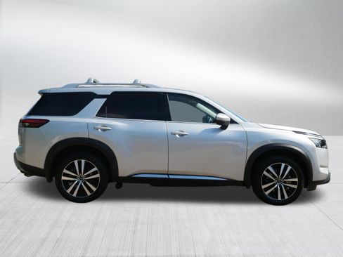 Certified 2025 Nissan Pathfinder Platinum AWD/4WD image 8