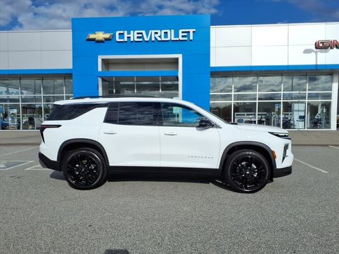 New 2026 Chevrolet Traverse LT w/ Driver Confidence Package image 2