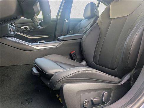 Used 2025 BMW 330i Sedan w/ Premium Package image 4