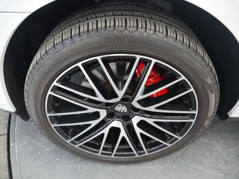 Certified 2023 Porsche Macan S image 13