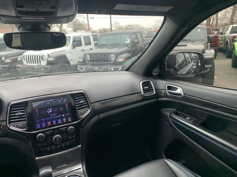 Used 2019 Jeep Grand Cherokee Laredo image 35