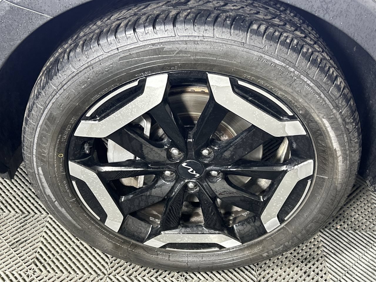 Used 2025 Kia Telluride S FWD image 10
