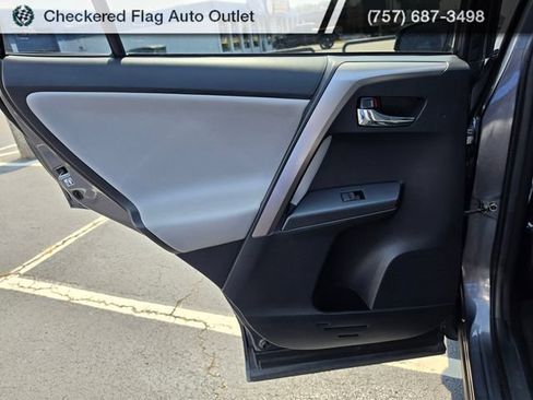 Used 2018 Toyota RAV4 XLE FWD image 40