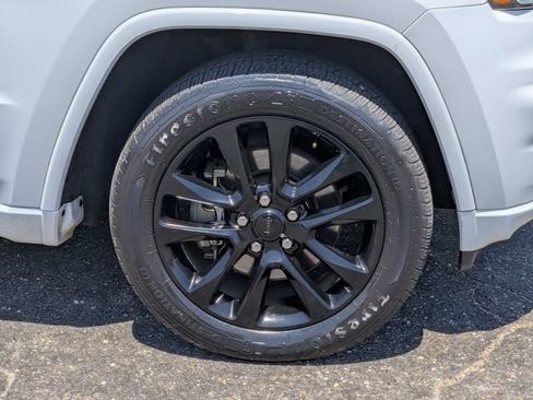Used 2021 Jeep Grand Cherokee Laredo X RWD image 10