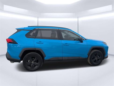 Used 2021 Toyota RAV4 LE image 2
