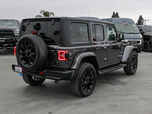 Used 2023 Jeep Wrangler Unlimited Sahara AWD/4WD image 9