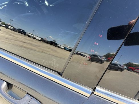 Used 2019 Ford Fusion SE FWD image 9