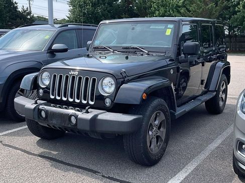 Used 2016 Jeep Wrangler Unlimited Sahara w/ Connectivity Group AWD/4WD image 3