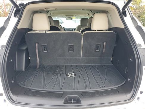 Used 2018 Buick Enclave Essence image 10