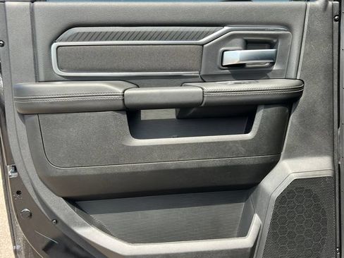Used 2025 RAM 2500 Big Horn AWD/4WD image 31