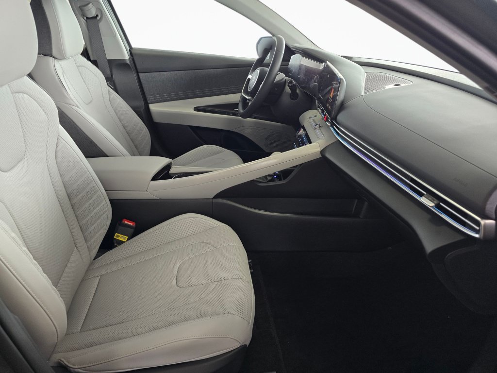New 2026 Hyundai Elantra Limited FWD image 40